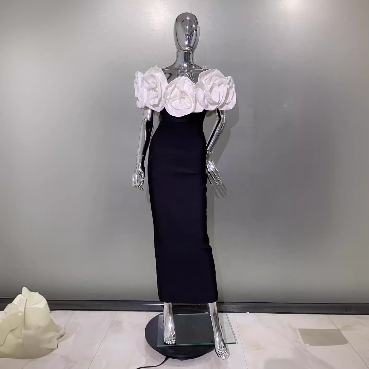 Robe à bandes à fleurs blanche - Ankle Brace avis et prix