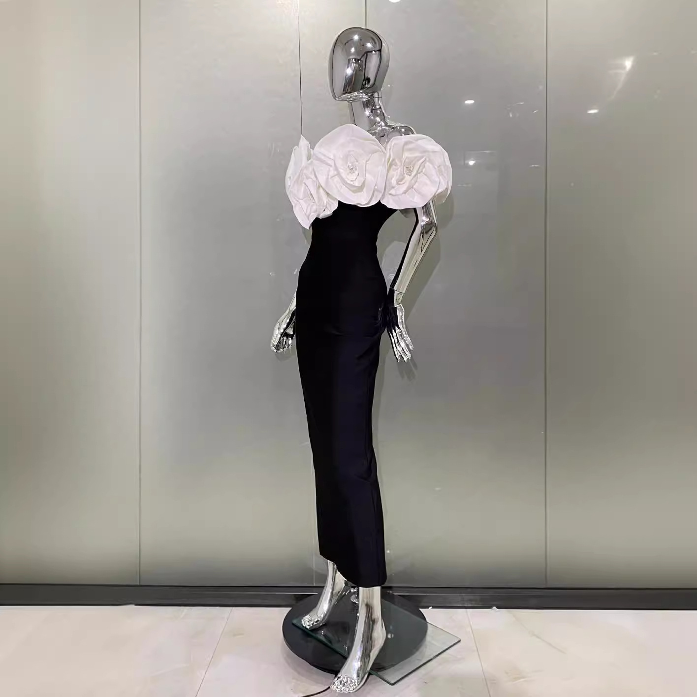 Robe à bandes à fleurs blanche - Ankle Brace avis et prix